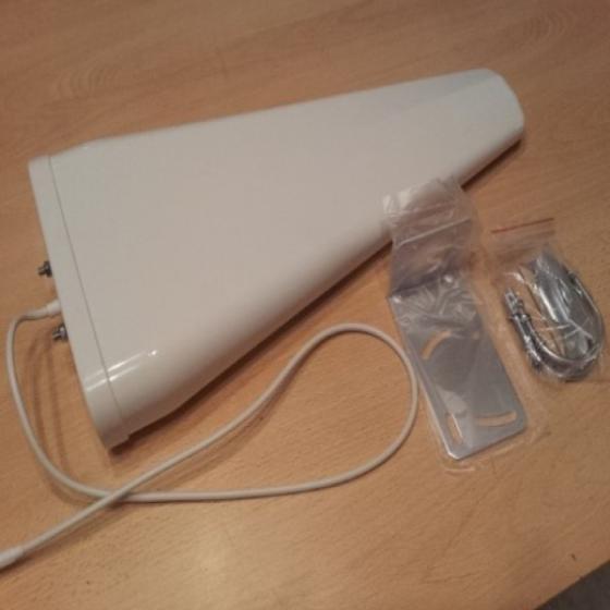 ANTENNA YAGI  MULTIBAND DA 800MHz A 2700MHz