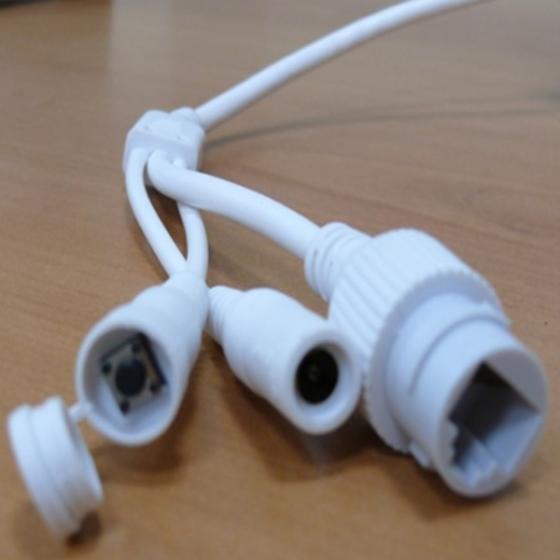 TELECAMERA IP E WIFI AD ALTA RISOLUZIONE SUPPORTO SD GESTIBILE DA CELLULARE APP